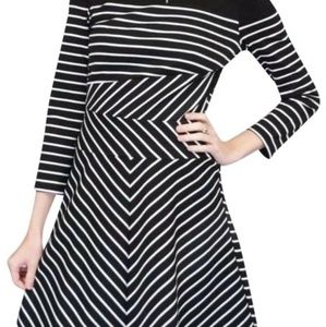 BCBG MAX AZRIA BLACK/WHITE COMBO KORYN STRIPED DRE